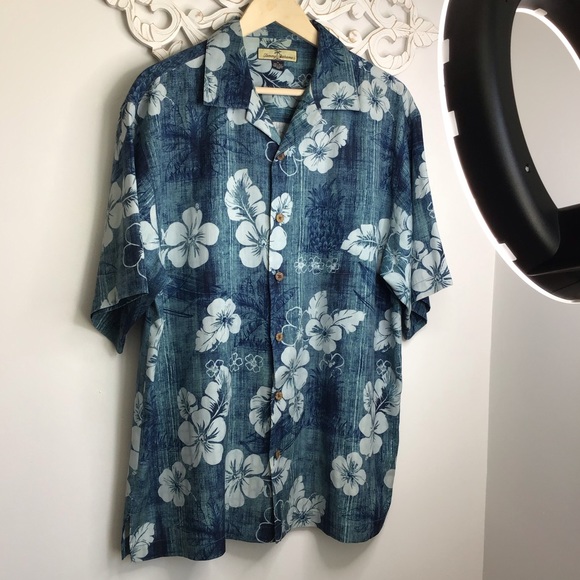 Tommy Bahama Other - Tommy Bahama Medium Mens Button Down SS